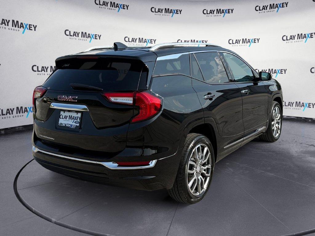 Used 2022 GMC Terrain Denali w/ Denali Premium Package AWD/4WD image 5