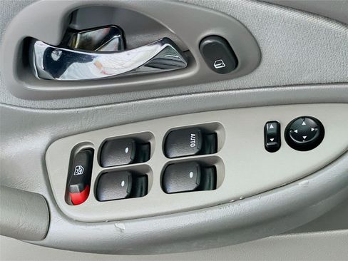 Used 2005 Chevrolet Malibu LS w/ Preferred Equipment Group FWD image 20