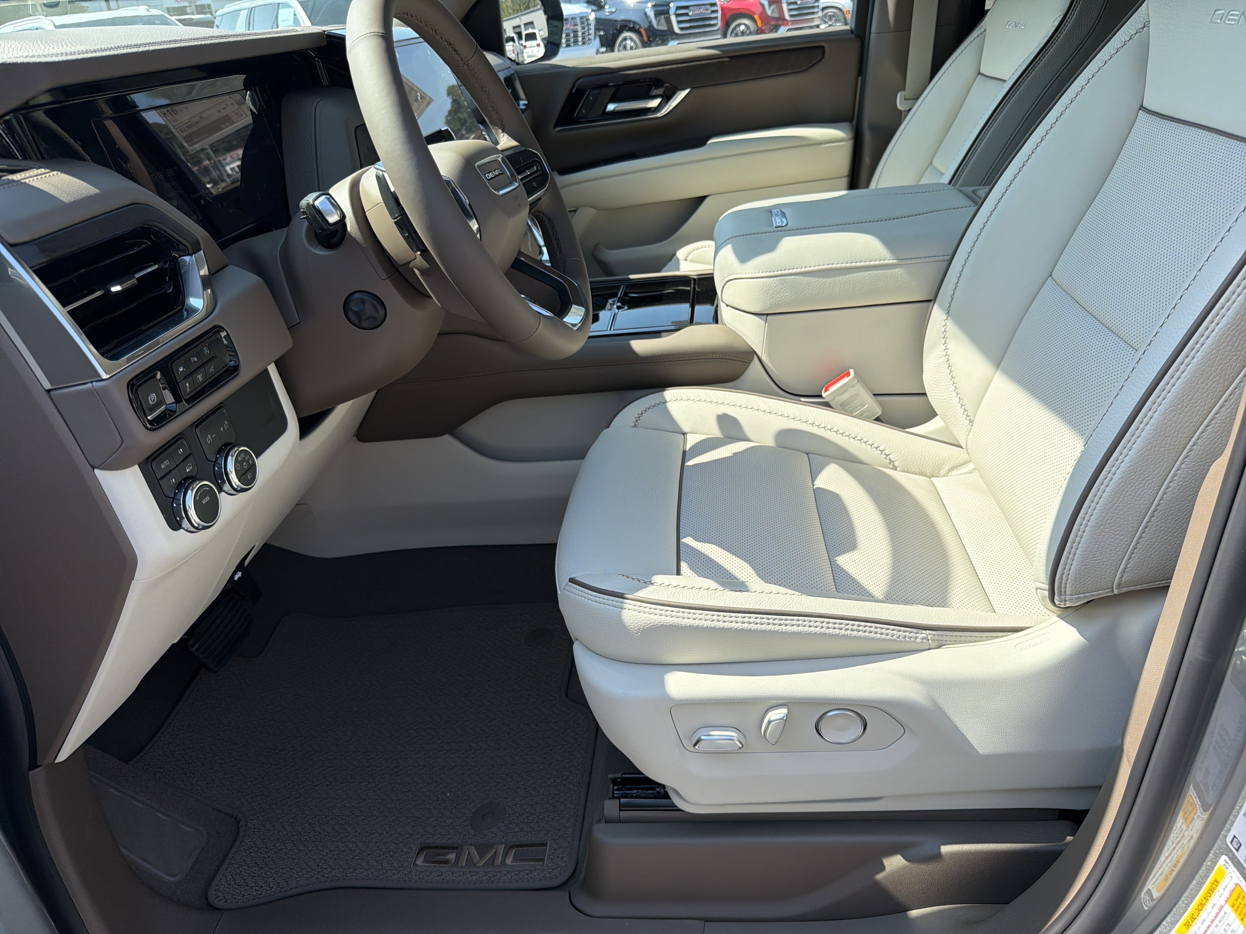 New 2026 GMC Yukon Denali w/ Sun & Power Step Package AWD/4WD image 10