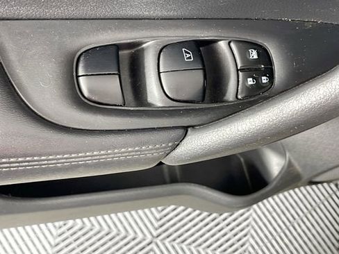 Used 2018 Nissan Rogue S FWD image 18