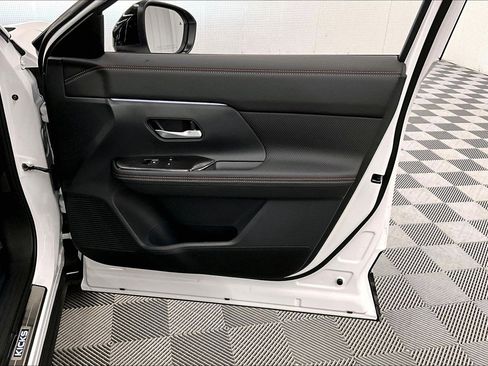 New 2026 Nissan Kicks SR w/ SR Premium Package AWD/4WD image 36