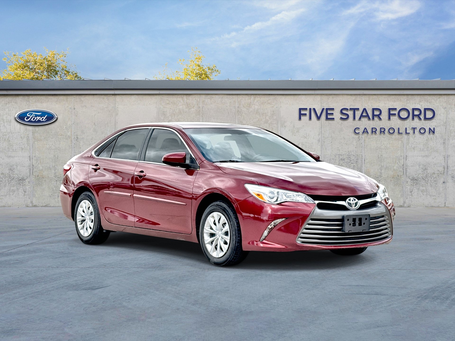 Used 2017 Toyota Camry LE FWD image 1