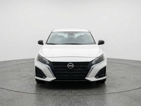 Used 2025 Nissan Altima 2.5 SV image 2