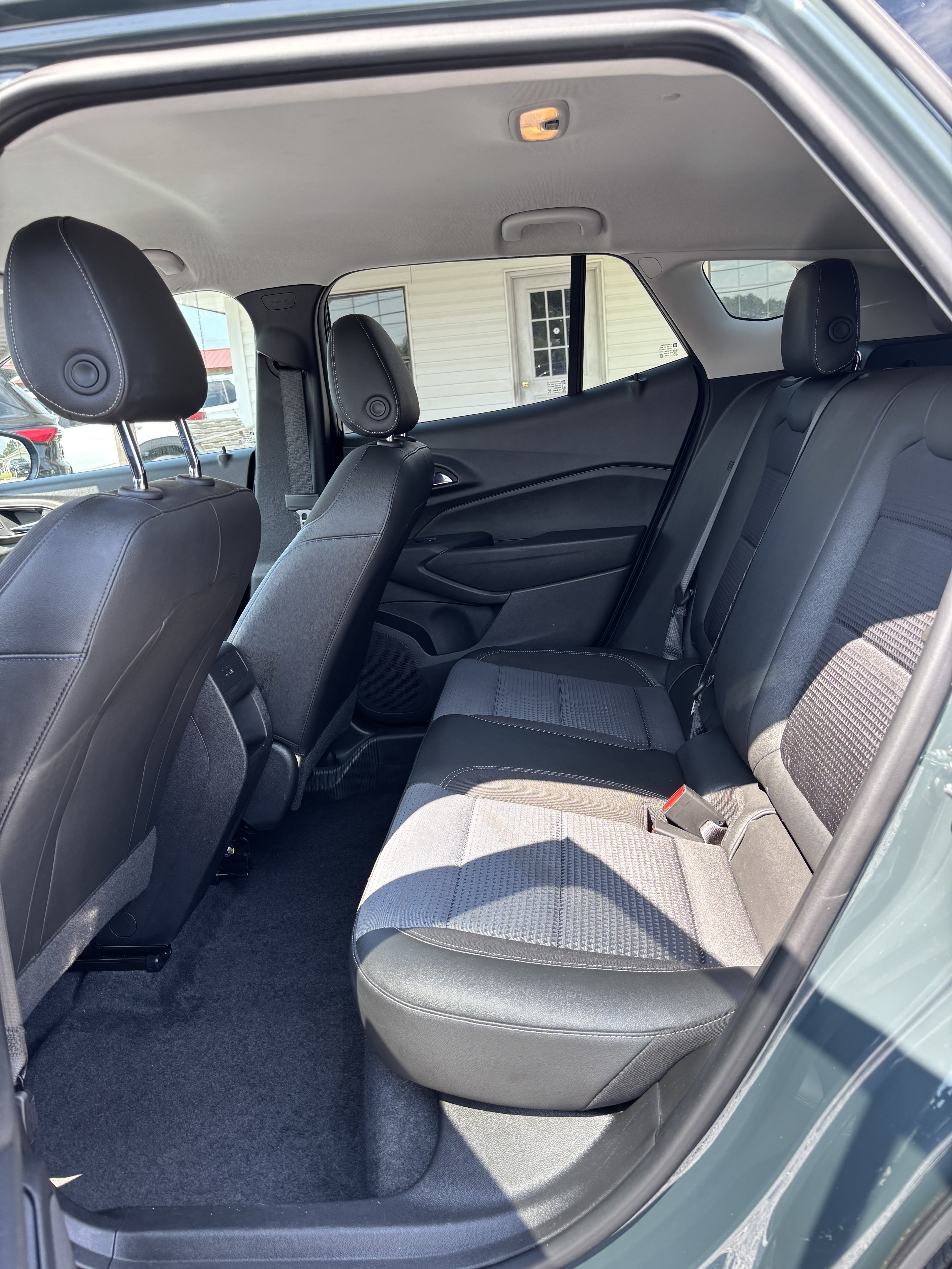 Used 2025 Buick Enclave Preferred AWD/4WD image 7
