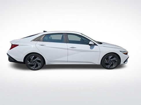 Certified 2024 Hyundai Elantra Limited FWD image 8