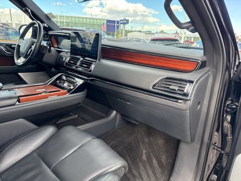 Certified 2023 Lincoln Navigator Reserve AWD/4WD image 31