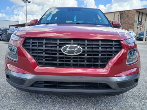Used 2021 Hyundai Venue SE FWD image 2