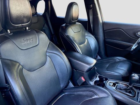 Used 2019 Jeep Cherokee Limited FWD image 26