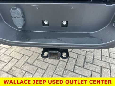 Used 2022 Jeep Gladiator Rubicon w/ LED Lighting Group AWD/4WD image 9