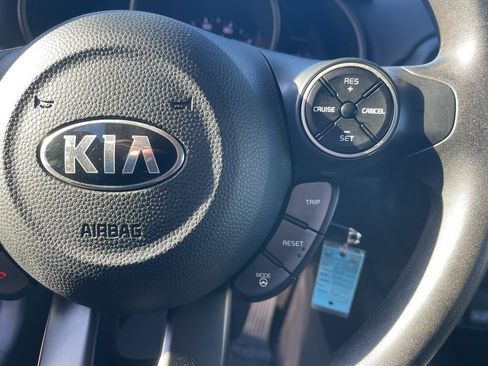 Used 2016 Kia Soul + FWD image 14