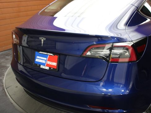 Used 2023 Tesla Model 3 Standard Range image 14