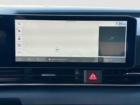 Used 2025 Kia Carnival EX FWD image 13