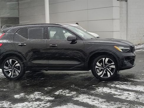 Used 2024 Volvo XC40 B5 Plus w/ Protection Package Premier image 2