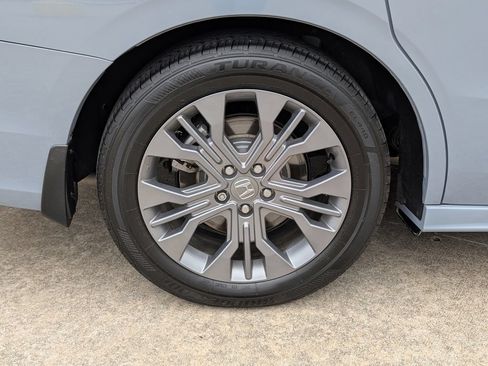 Used 2025 Honda Odyssey Touring image 3