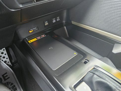 Used 2025 Toyota Camry SE w/ Convenience Package FWD image 26