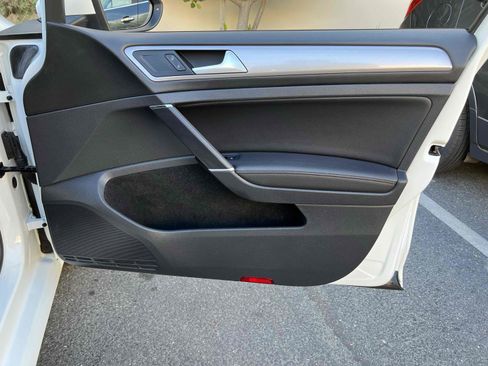 Used 2015 Volkswagen e-Golf SEL Premium image 54