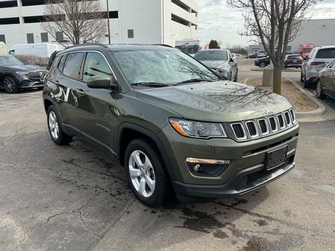 Used 2018 Jeep Compass Latitude w/ Cold Weather Group image 3