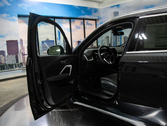 Used 2027 BMW X1 xDrive28i AWD/4WD image 9