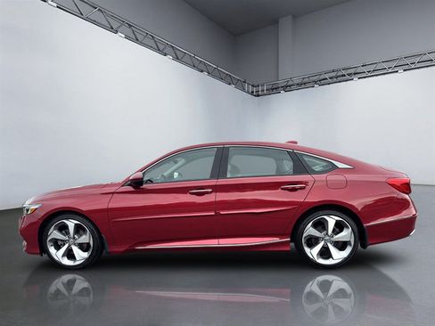 Used 2018 Honda Accord Touring image 2