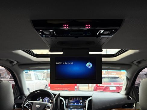 Used 2019 Cadillac Escalade ESV Luxury image 32