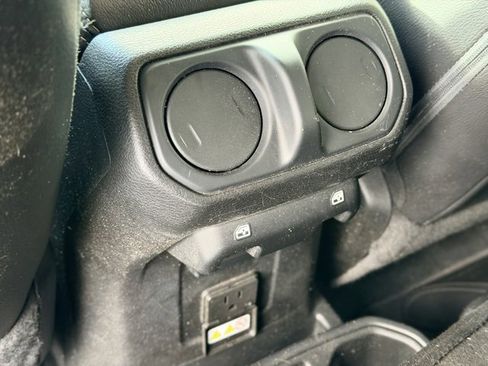 Used 2018 Jeep Wrangler Unlimited Sahara image 23