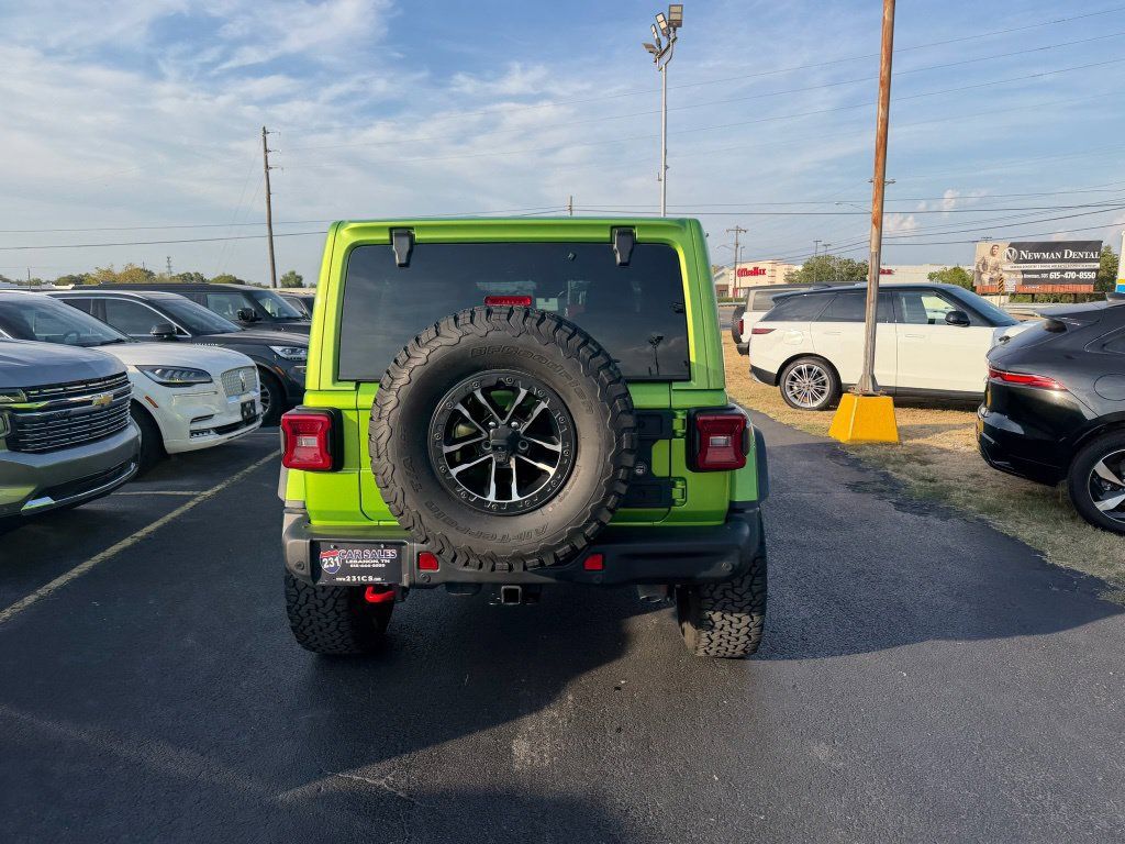 Used 2025 Jeep Wrangler Unlimited Rubicon AWD/4WD image 4