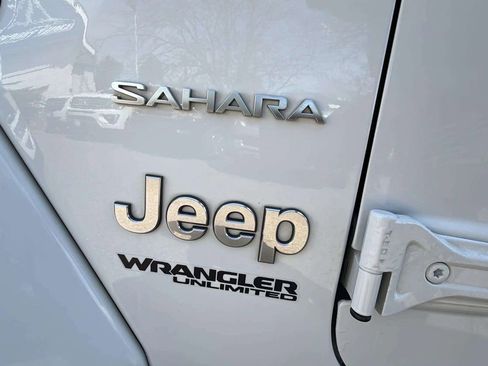 Used 2019 Jeep Wrangler Unlimited Sahara AWD/4WD image 25