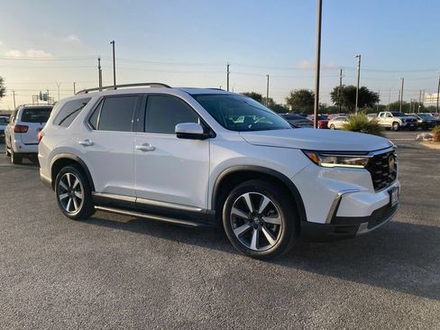 Used 2024 Honda Pilot Touring image 2