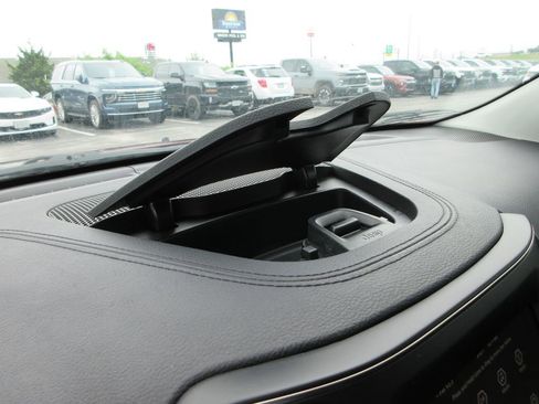 Used 2019 Jeep Cherokee Latitude w/ Popular Appearance Group FWD image 32