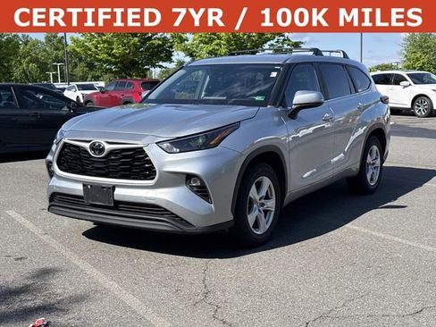 Used 2023 Toyota Highlander LE FWD image 5