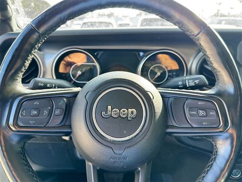 Used 2022 Jeep Gladiator Willys image 22