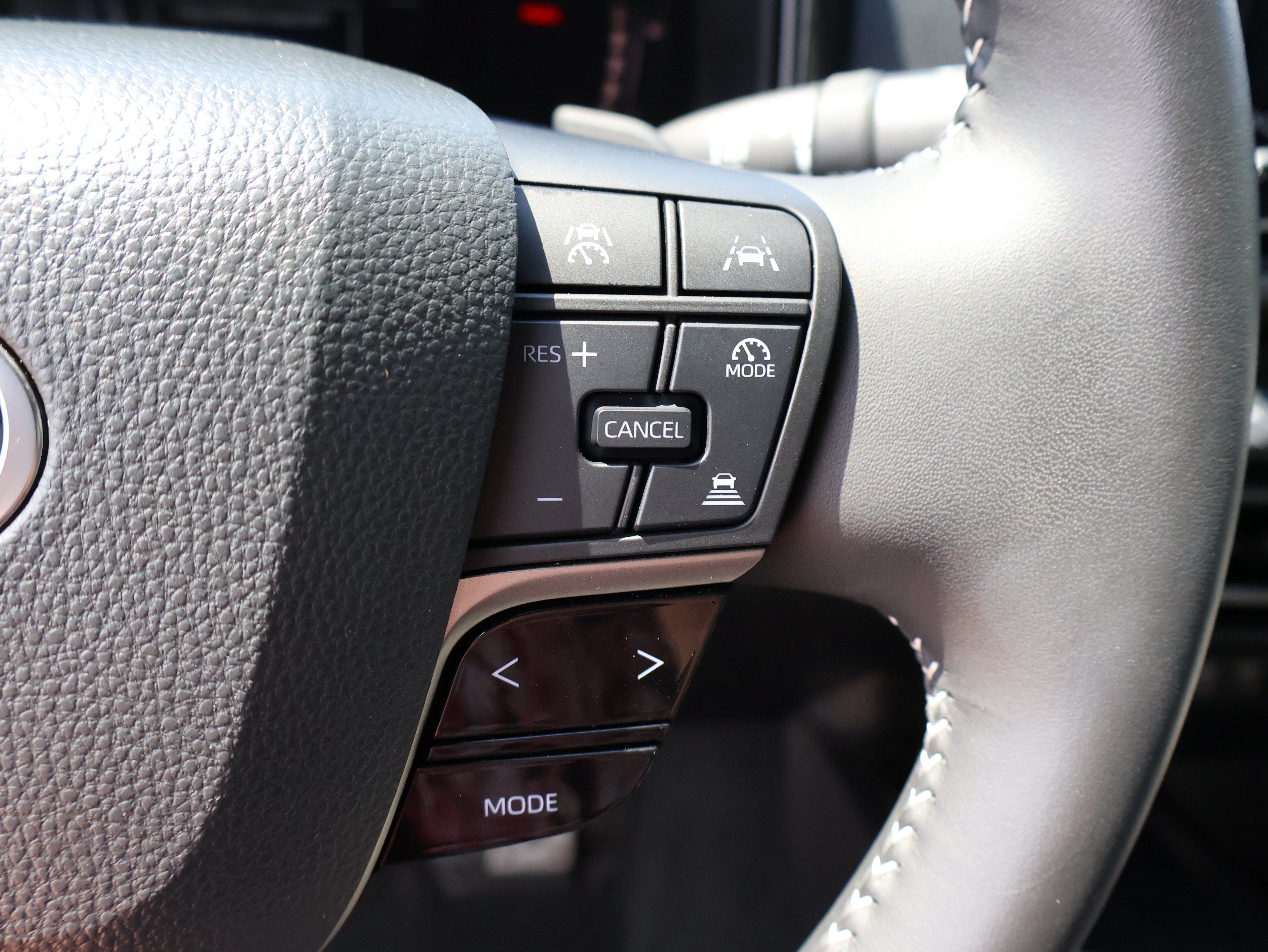 Used 2025 Toyota Camry SE FWD image 25
