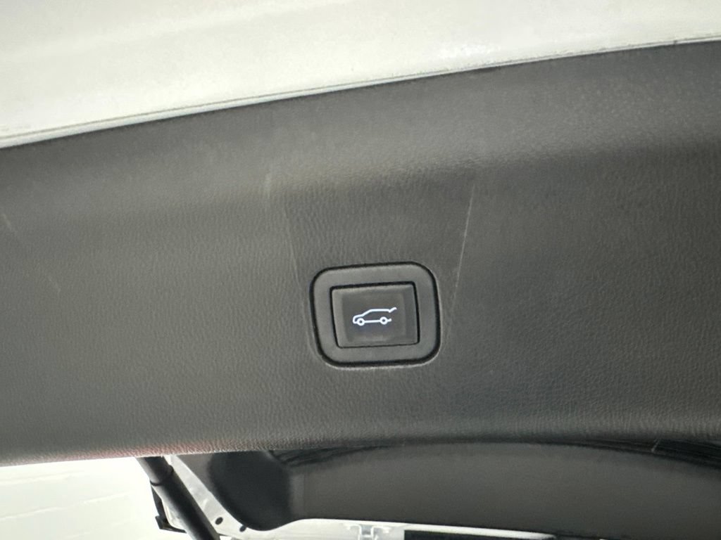 Used 2024 Buick Enclave Essence w/ Sport Touring Edition FWD image 10