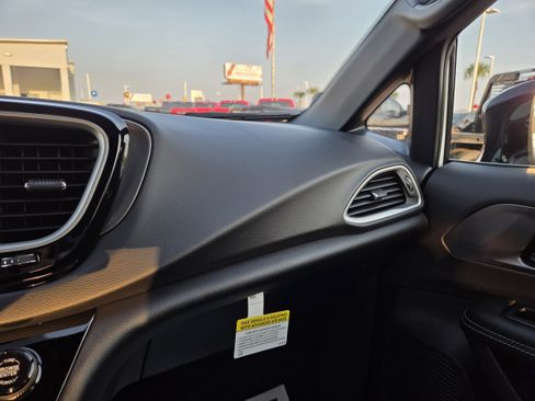 New 2026 Chrysler Voyager LX image 28