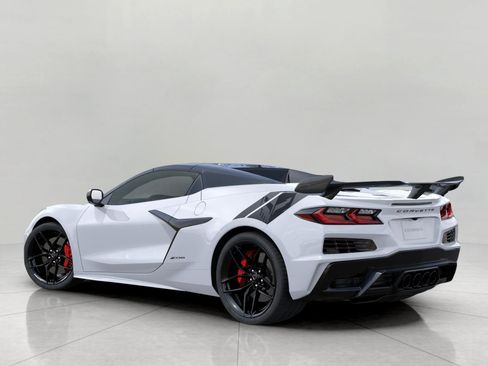 Used 2027 Chevrolet Corvette Z06 RWD image 3