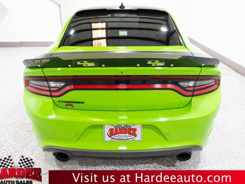 Used 2017 Dodge Charger R/T RWD image 4