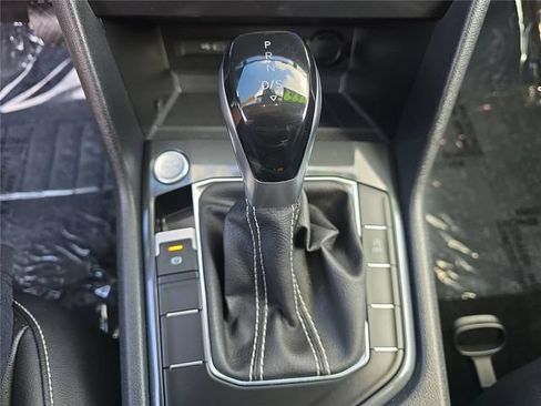 Used 2023 Volkswagen Tiguan SE FWD image 18