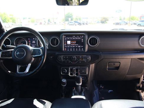 Used 2019 Jeep Wrangler Unlimited Sahara w/ Dual Top Group AWD/4WD image 44