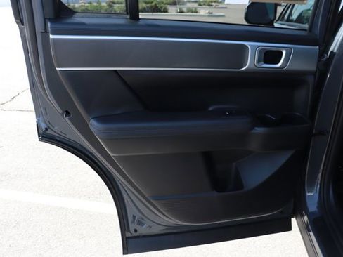 Used 2025 Hyundai Santa Fe SEL FWD image 11