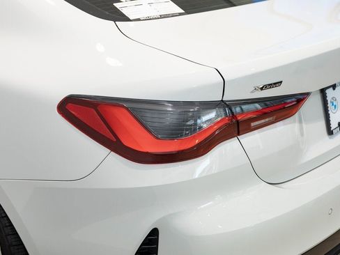 Used 2021 BMW 430i xDrive Coupe w/ Premium Package image 9