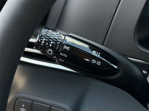 New 2025 Hyundai Elantra SE image 19