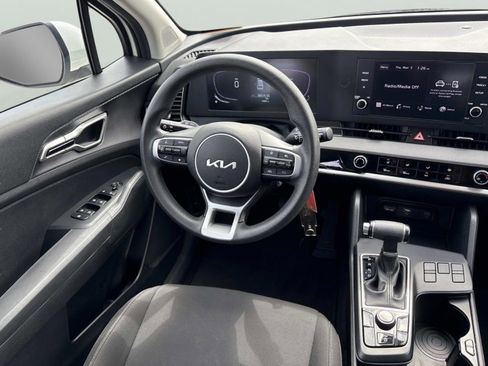 Used 2024 Kia Sportage LX image 13