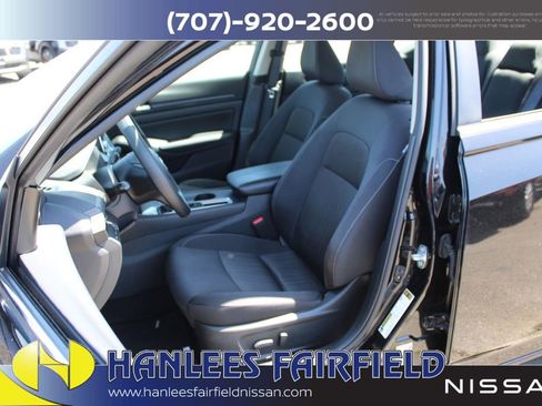 Used 2025 Nissan Altima 2.5 SV FWD image 12