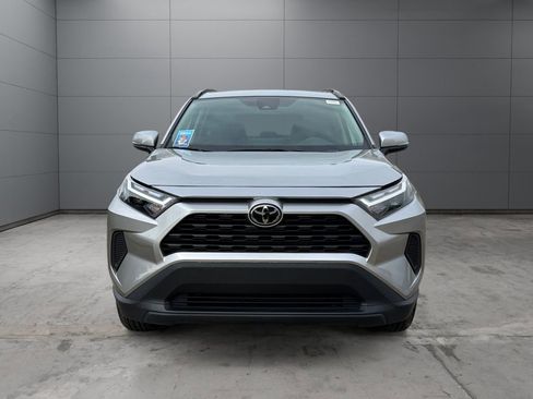 Used 2025 Toyota RAV4 XLE AWD/4WD image 8