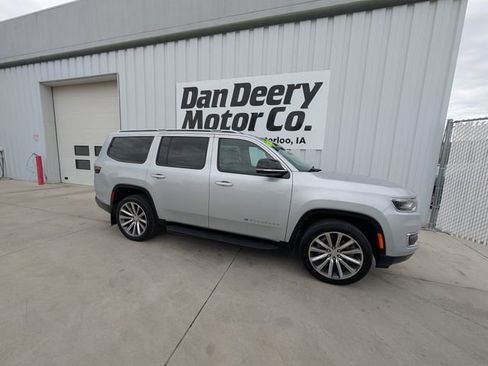 Used 2024 Jeep Wagoneer Series III w/ Flexible Seating Group AWD/4WD image 38