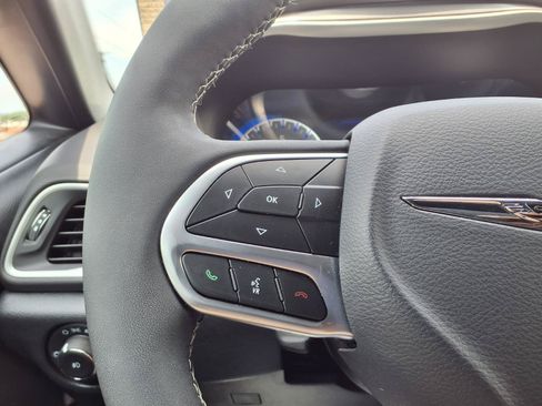 Used 2026 Chrysler Pacifica Select FWD image 10