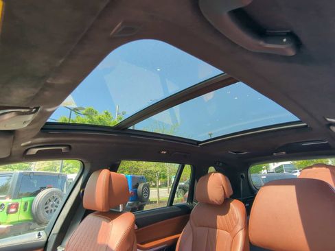Used 2024 BMW X7 xDrive40i w/ M Sport Package AWD/4WD image 25
