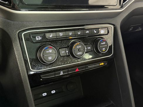 Used 2022 Volkswagen Atlas Cross Sport SEL R-Line image 19