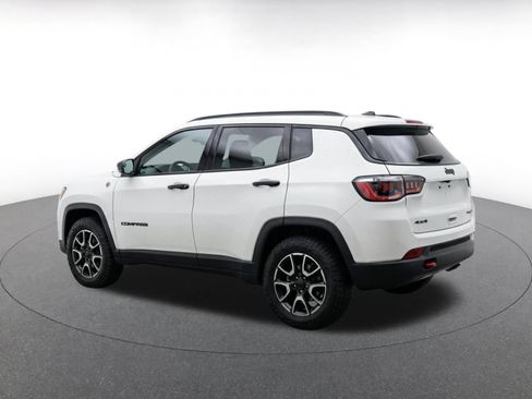 Used 2025 Jeep Compass Trailhawk AWD/4WD image 6
