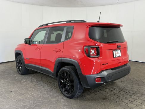 Used 2022 Jeep Renegade Altitude AWD/4WD image 5